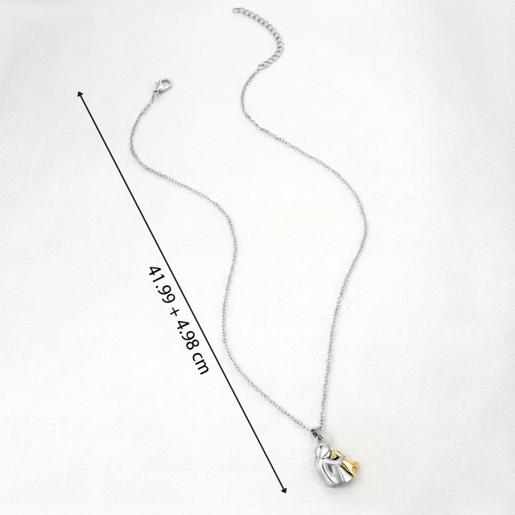 Collar Dije Abrazo de Perrito — Oro 14K "Por Siempre en tu Corazón"